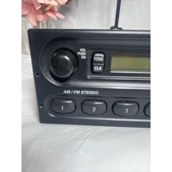 2003 - 2010 Ford Crown‎ Victoria AM FM Police Radio OEM 7C2T-19B131-AA - Picture 3 of 11